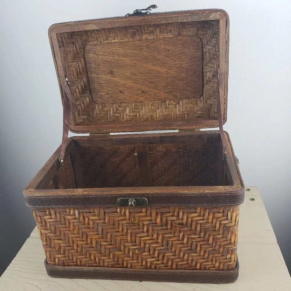 GB Retailers Woven Wooden Locking Box